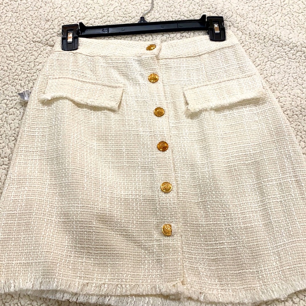 Cream tweed skirt with gold buttons